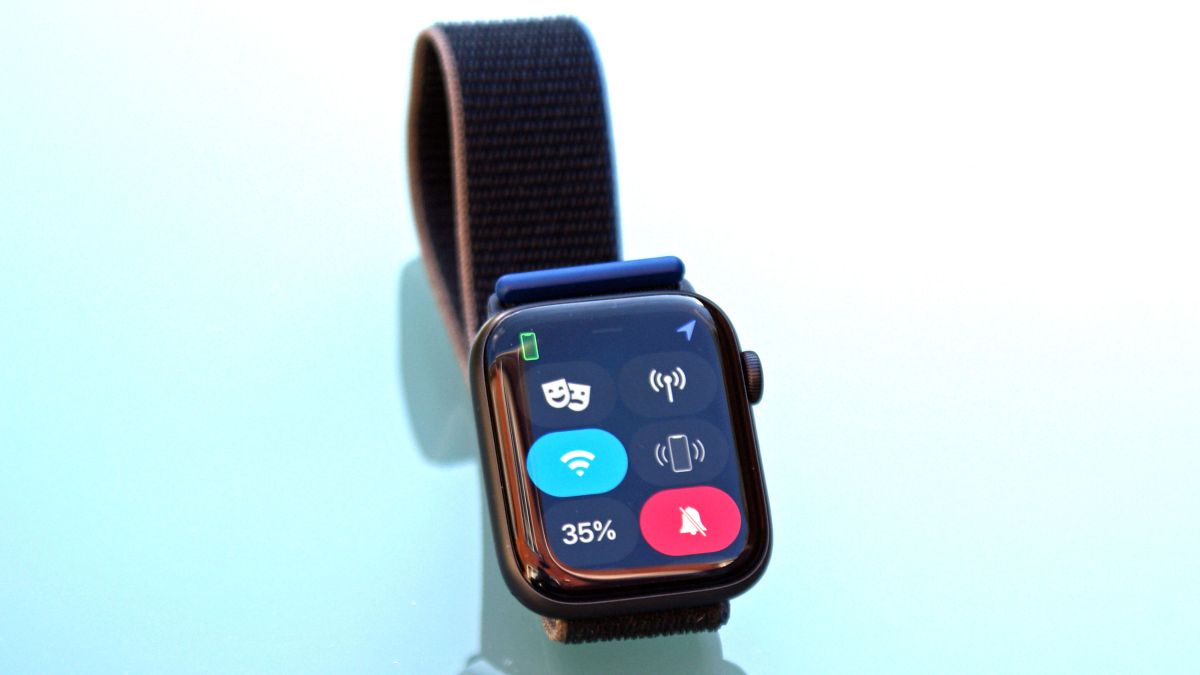 Apple Watch SE thumbnail 4