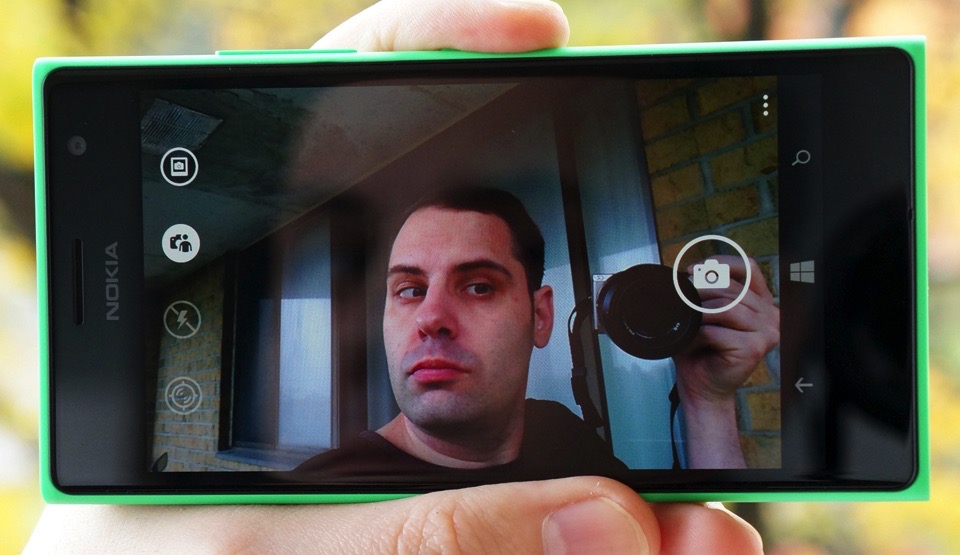 Nokia Lumia 735 thumbnail 6