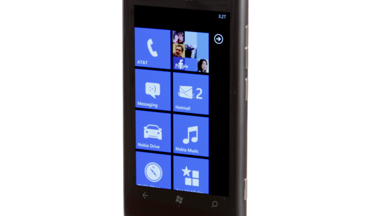 Nokia Lumia 800 thumbnail 4
